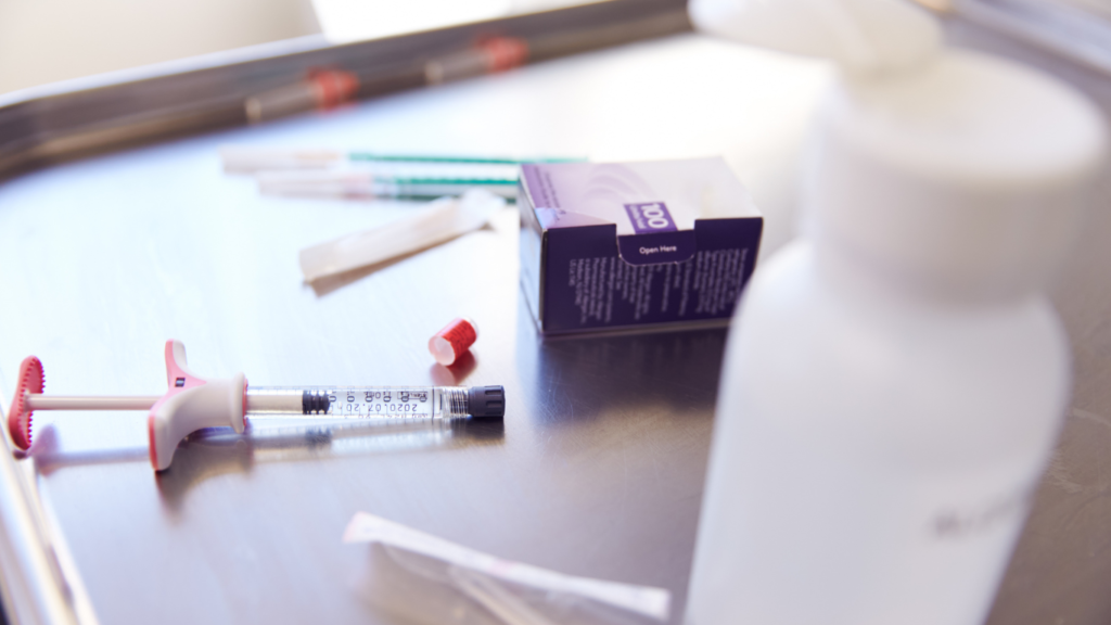 ما الفرق بين البوتوكس والفيلر؟